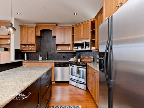 Big White 2 Bedroom Accommodation - Southpoint - #3623