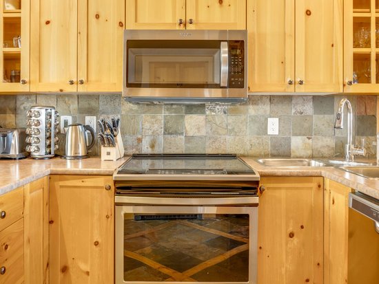 Big White 3 Bedroom Accommodation - Black Bear II - #3733