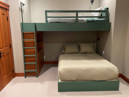 Whistler 4 Bedroom Accommodation - Chalet/House - #3757 Whistler 4 Bedroom Accommodation - Chalet/House - #3757