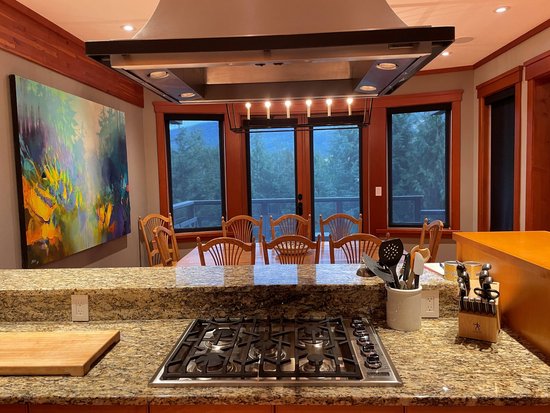 Whistler 4 Bedroom Accommodation - Chalet/House - #3757 Whistler 4 Bedroom Accommodation - Chalet/House - #3757