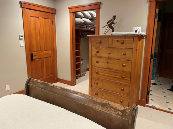 Whistler 4 Bedroom Accommodation - Chalet/House - #3757 Whistler 4 Bedroom Accommodation - Chalet/House - #3757