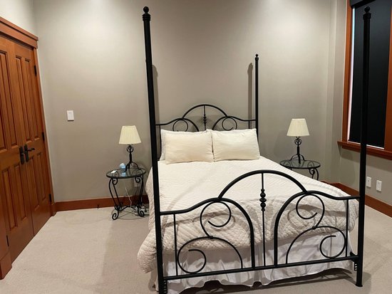 Whistler 4 Bedroom Accommodation - Chalet/House - #3757 Whistler 4 Bedroom Accommodation - Chalet/House - #3757