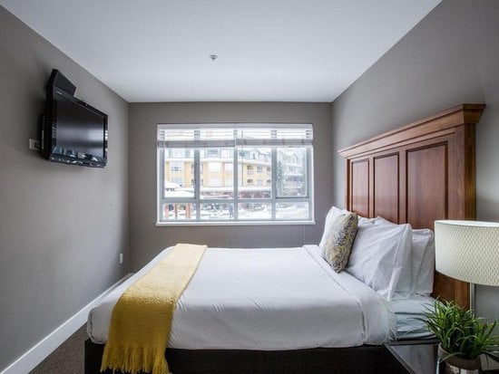 Whistler 2 Bedroom Accommodation - Whistler Town Plaza - Deer Lodge - #3798