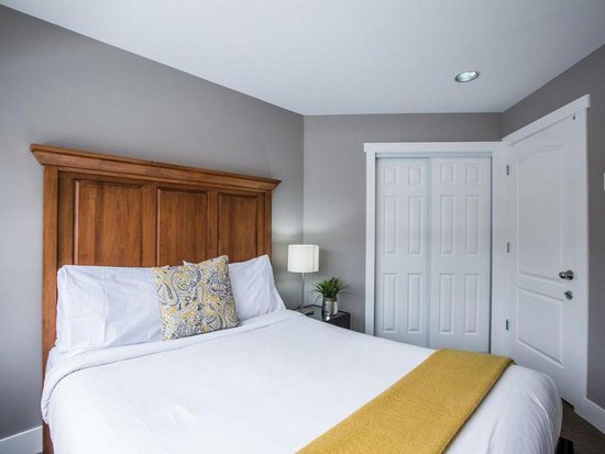 Whistler 2 Bedroom Accommodation - Whistler Town Plaza - Deer Lodge - #3798