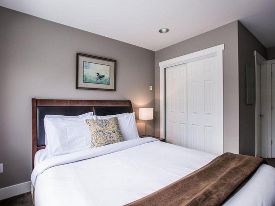 Whistler 2 Bedroom Accommodation - Whistler Town Plaza - Deer Lodge - #3798