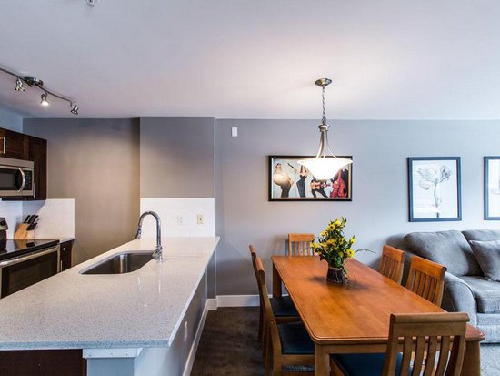 Whistler 2 Bedroom Accommodation - Whistler Town Plaza - Deer Lodge - #3798