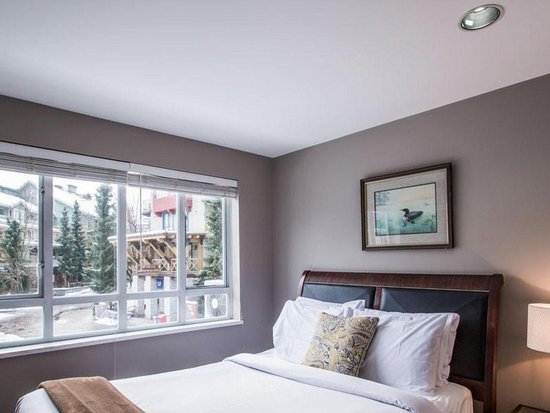 Whistler 2 Bedroom Accommodation - Whistler Town Plaza - Deer Lodge - #3798