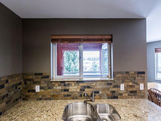 Whistler 1 Bedroom Accommodation - Whistler Town Plaza - Deer Lodge - #3800