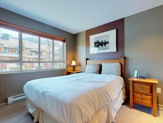 Whistler 1 Bedroom Accommodation - Whistler Town Plaza - Deer Lodge - #3800