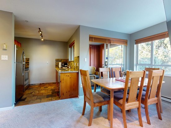 Whistler 1 Bedroom Accommodation - Whistler Town Plaza - Deer Lodge - #3800