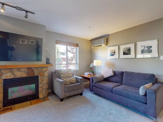 Whistler 1 Bedroom Accommodation - Whistler Town Plaza - Deer Lodge - #3800