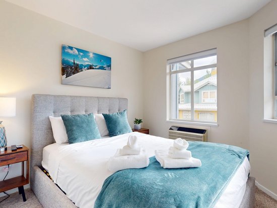 Whistler 2 Bedroom Accommodation - Whistler Town Plaza - Eagle Lodge - #3803