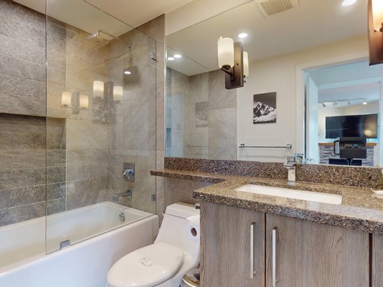 Whistler 2 Bedroom Accommodation - Whistler Town Plaza - Eagle Lodge - #3803