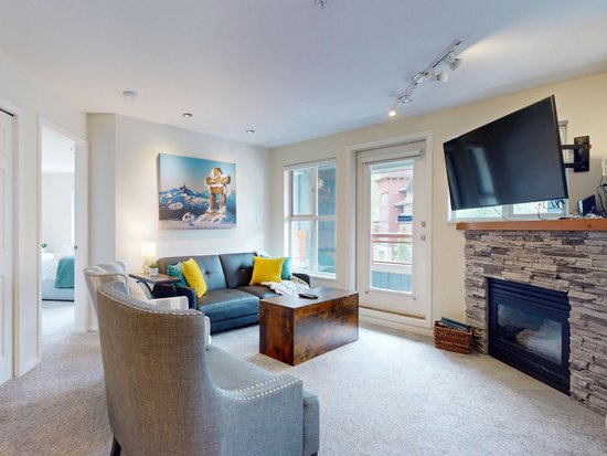 Whistler 2 Bedroom Accommodation - Whistler Town Plaza - Eagle Lodge - #3803