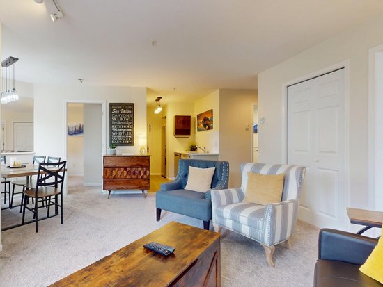 Whistler 2 Bedroom Accommodation - Whistler Town Plaza - Eagle Lodge - #3803