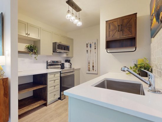 Whistler 2 Bedroom Accommodation - Whistler Town Plaza - Eagle Lodge - #3803