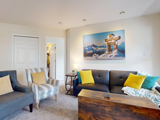 Whistler 2 Bedroom Accommodation - Whistler Town Plaza - Eagle Lodge - #3803