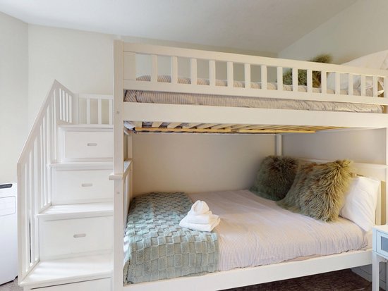 Whistler 2 Bedroom Accommodation - Whistler Town Plaza - Eagle Lodge - #3803