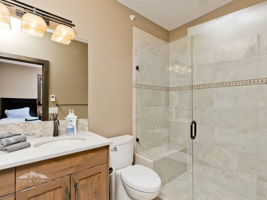Big White 6 Bedroom Accommodation - White Caviar - #3808 Big White 6 Bedroom Accommodation - White Caviar - #3808