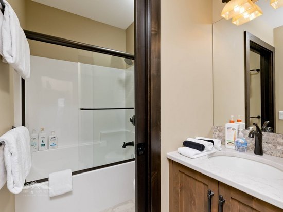 Big White 6 Bedroom Accommodation - White Caviar - #3808 Big White 6 Bedroom Accommodation - White Caviar - #3808