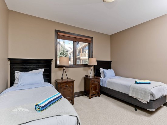 Big White 6 Bedroom Accommodation - White Caviar - #3808 Big White 6 Bedroom Accommodation - White Caviar - #3808
