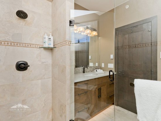 Big White 6 Bedroom Accommodation - White Caviar - #3808 Big White 6 Bedroom Accommodation - White Caviar - #3808