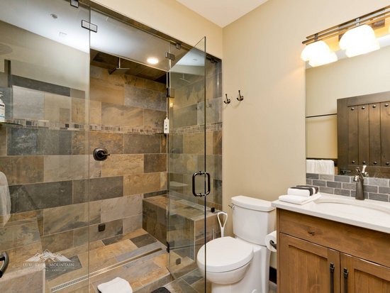 Big White 6 Bedroom Accommodation - White Caviar - #3808 Big White 6 Bedroom Accommodation - White Caviar - #3808