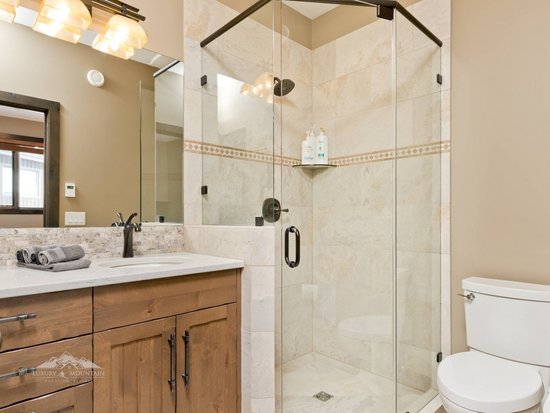 Big White 6 Bedroom Accommodation - White Caviar - #3808 Big White 6 Bedroom Accommodation - White Caviar - #3808