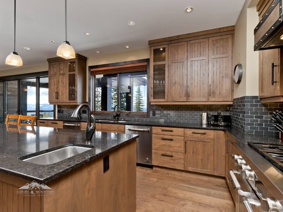 Big White 6 Bedroom Accommodation - White Caviar - #3808 Big White 6 Bedroom Accommodation - White Caviar - #3808