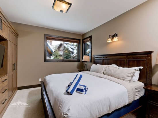 Big White 6 Bedroom Accommodation - White Caviar - #3808 Big White 6 Bedroom Accommodation - White Caviar - #3808