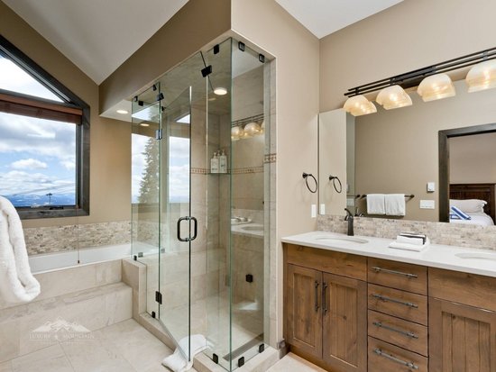 Big White 6 Bedroom Accommodation - White Caviar - #3808 Big White 6 Bedroom Accommodation - White Caviar - #3808