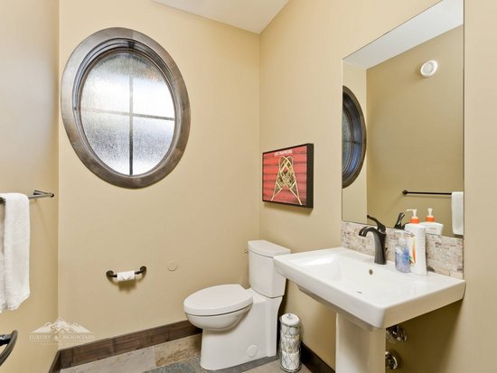 Big White 6 Bedroom Accommodation - White Caviar - #3808 Big White 6 Bedroom Accommodation - White Caviar - #3808