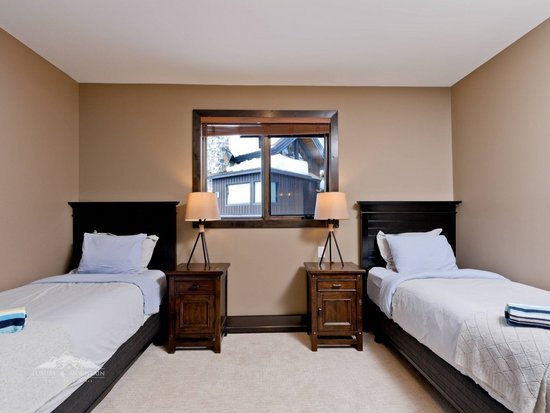 Big White 6 Bedroom Accommodation - White Caviar - #3808 Big White 6 Bedroom Accommodation - White Caviar - #3808