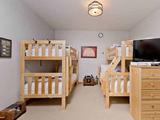 Big White 3 Bedroom Accommodation - Snowbird Lodge - #3814