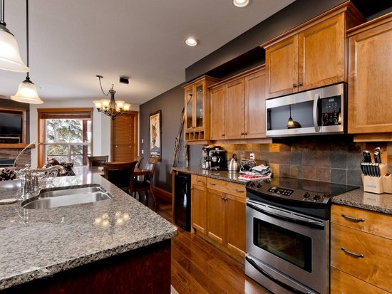 Big White 3 Bedroom Accommodation - Snowbird Lodge - #3814