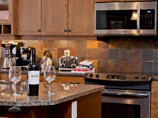 Big White 3 Bedroom Accommodation - Snowbird Lodge - #3814