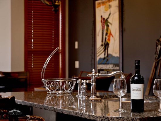 Big White 3 Bedroom Accommodation - Snowbird Lodge - #3814