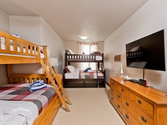 Big White 4 Bedroom Accommodation - Magnificent Moonshine - #3925