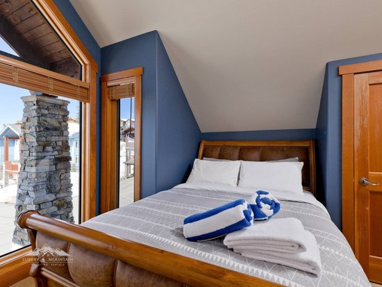 Big White 4 Bedroom Accommodation - Magnificent Moonshine - #3925