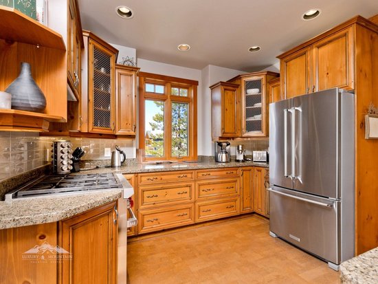 Big White 4 Bedroom Accommodation - Magnificent Moonshine - #3925