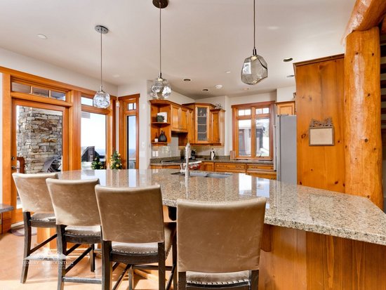 Big White 4 Bedroom Accommodation - Magnificent Moonshine - #3925