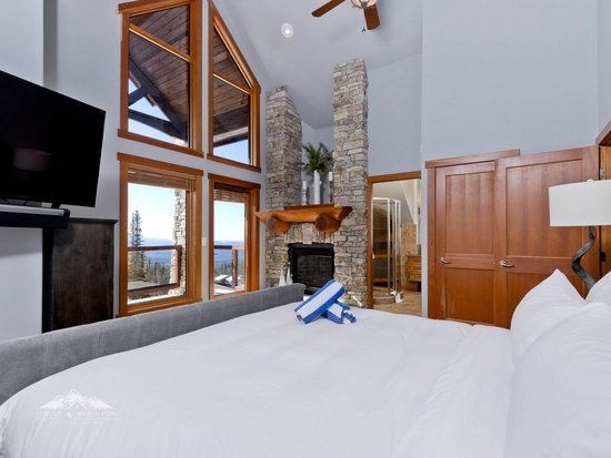 Big White 4 Bedroom Accommodation - Magnificent Moonshine - #3925