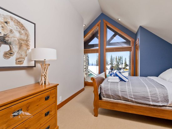 Big White 4 Bedroom Accommodation - Magnificent Moonshine - #3925