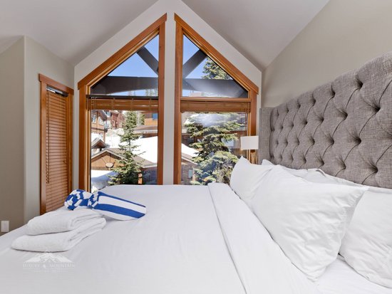 Big White 4 Bedroom Accommodation - Magnificent Moonshine - #3925