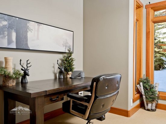 Big White 4 Bedroom Accommodation - Magnificent Moonshine - #3925