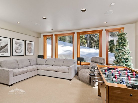 Big White 4 Bedroom Accommodation - Magnificent Moonshine - #3925