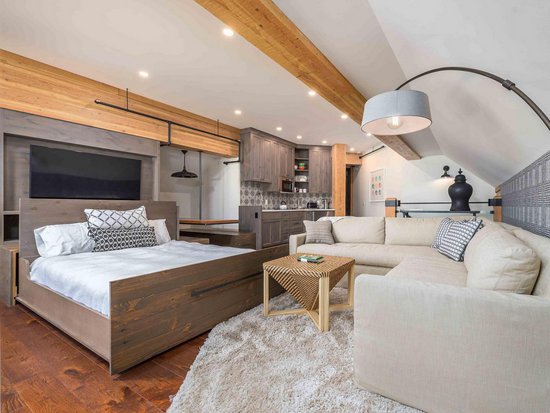 Big White 6 Bedroom Accommodation - Snow Peaks - #3926