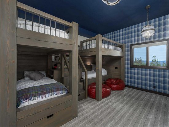 Big White 6 Bedroom Accommodation - Snow Peaks - #3926