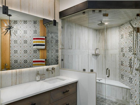 Big White 6 Bedroom Accommodation - Snow Peaks - #3926