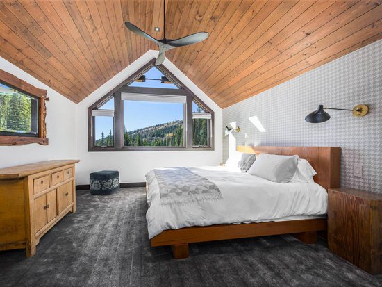 Big White 6 Bedroom Accommodation - Snow Peaks - #3926